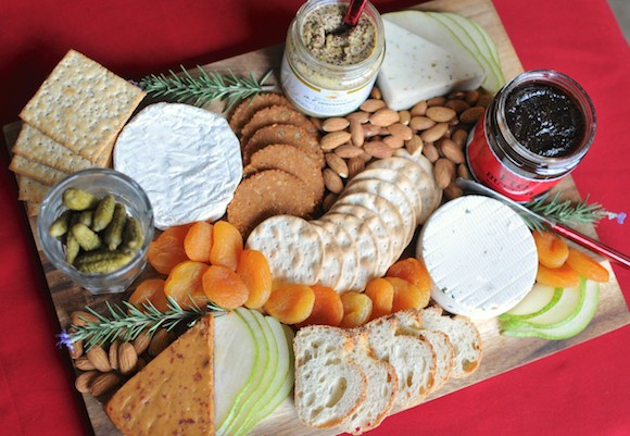 How To Build The Perfect Vegetarian Cheese Board