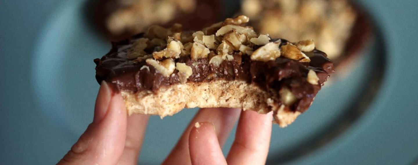 A melhor Torta de Chocolate com Nozes é vegana. Quer aprender a receita?
